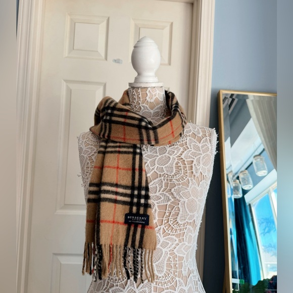 Sold❌Authentic Burberry Cashmere Scarf. - Picture 15 of 15